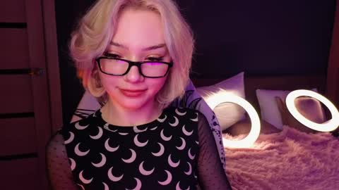 Snapshot of sandraboyl chatting on 02.06.25 Sandy online show from 02.06.25