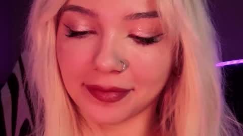 Snapshot of sandraboyl chatting on 11.21.25 Sandy online show from 11.21.25