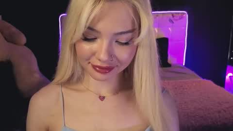 Snapshot of sandraboyl chatting on 11.29.25 Sandy online show from 11.29.25