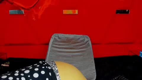 Snapshot of sandraclarkx69 chatting on 10.18.25 sandraclarkx69 online show from 10.18.25