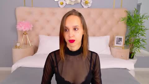 Snapshot of sandrazoe chatting on 10.10.25 San online show from 10.10.25