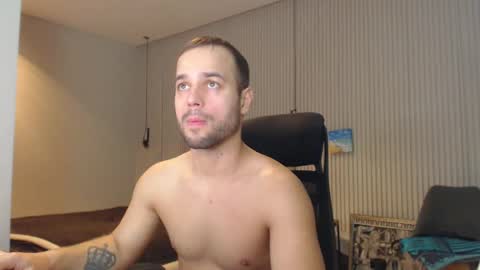 Snapshot of sandro_best chatting on 02.08.25 DeAlex online show from 02.08.25