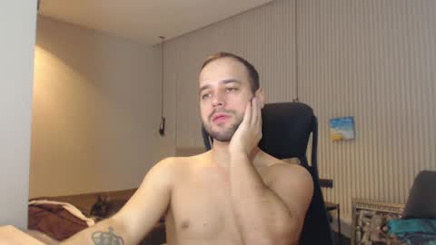 Snapshot of sandro_best chatting on 02.10.25 DeAlex online show from 02.10.25