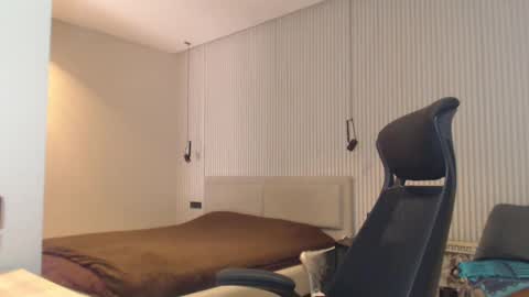 Snapshot of sandro_best chatting on 02.12.25 DeAlex online show from 02.12.25