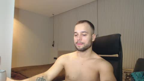 Snapshot of sandro_best chatting on 02.12.25 DeAlex online show from 02.12.25