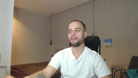 Snapshot of sandro_best chatting on 02.12.25 DeAlex online show from 02.12.25
