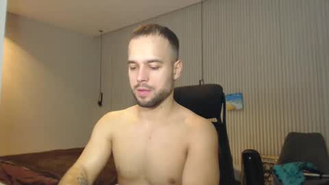 Snapshot of sandro_best chatting on 02.13.25 DeAlex online show from 02.13.25