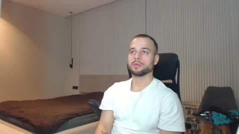 Snapshot of sandro_best chatting on 02.16.25 DeAlex online show from 02.16.25