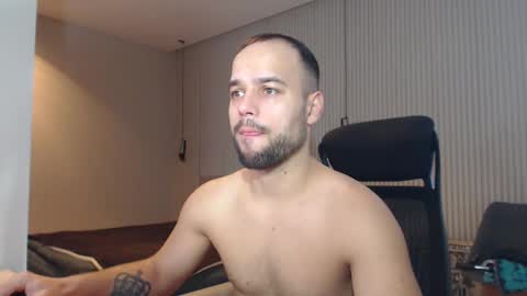 Snapshot of sandro_best chatting on 02.18.25 DeAlex online show from 02.18.25