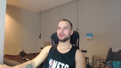 Snapshot of sandro_best chatting on 02.19.25 DeAlex online show from 02.19.25