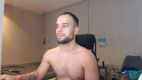 Snapshot of sandro_best chatting on 02.21.25 DeAlex online show from 02.21.25