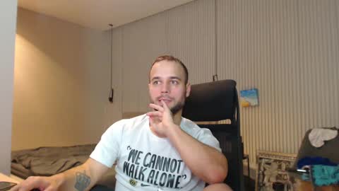 Snapshot of sandro_best chatting on 02.22.25 DeAlex online show from 02.22.25