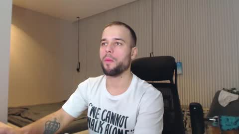 Snapshot of sandro_best chatting on 02.23.25 DeAlex online show from 02.23.25