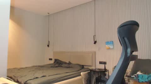 Snapshot of sandro_best chatting on 02.26.25 DeAlex online show from 02.26.25