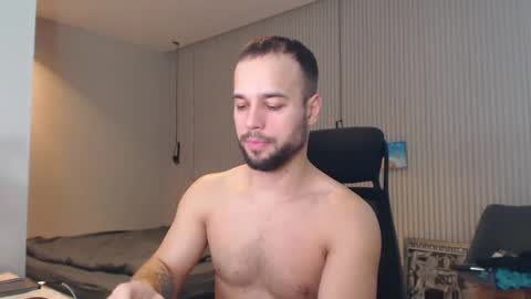 Snapshot of sandro_best chatting on 02.28.25 DeAlex online show from 02.28.25