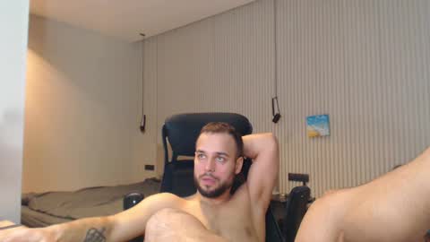 Snapshot of sandro_best chatting on 02.28.25 DeAlex online show from 02.28.25