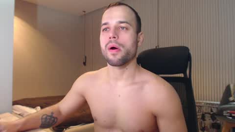 Snapshot of sandro_best chatting on 03.08.25 DeAlex online show from 03.08.25