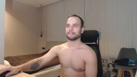 Snapshot of sandro_best chatting on 03.11.25 DeAlex online show from 03.11.25