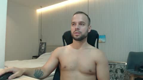 Snapshot of sandro_best chatting on 09.10.25 DeAlex online show from 09.10.25