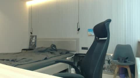 Snapshot of sandro_best chatting on 09.14.25 DeAlex online show from 09.14.25