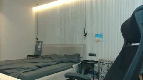 Snapshot of sandro_best chatting on 09.15.25 DeAlex online show from 09.15.25