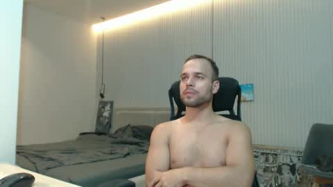 Snapshot of sandro_best chatting on 09.17.25 DeAlex online show from 09.17.25