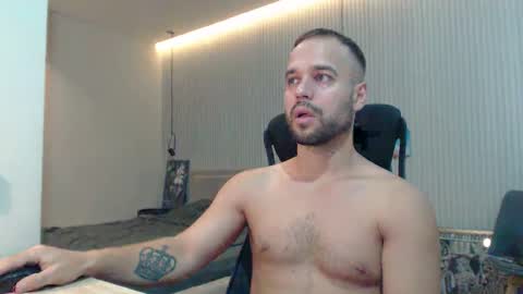 Snapshot of sandro_best chatting on 09.22.25 DeAlex online show from 09.22.25