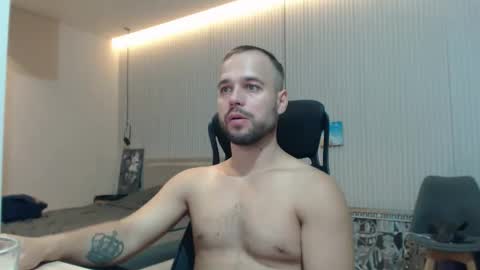 Snapshot of sandro_best chatting on 09.23.25 DeAlex online show from 09.23.25