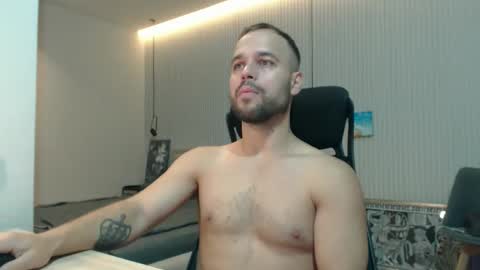 Snapshot of sandro_best chatting on 09.24.25 DeAlex online show from 09.24.25