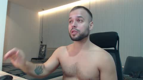 Snapshot of sandro_best chatting on 09.28.25 DeAlex online show from 09.28.25