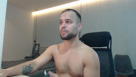 Snapshot of sandro_best chatting on 10.01.25 DeAlex online show from 10.01.25