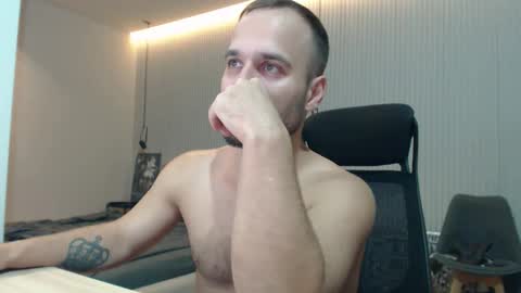 Snapshot of sandro_best chatting on 10.03.25 DeAlex online show from 10.03.25