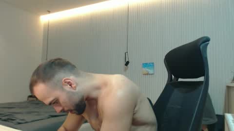 Snapshot of sandro_best chatting on 10.05.25 DeAlex online show from 10.05.25