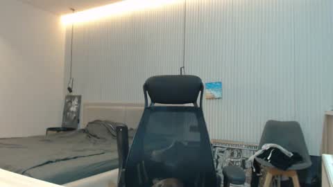 Snapshot of sandro_best chatting on 10.08.25 DeAlex online show from 10.08.25