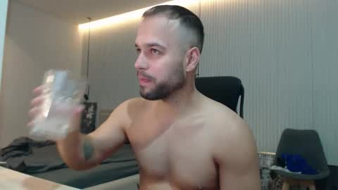 Snapshot of sandro_best chatting on 10.15.25 DeAlex online show from 10.15.25