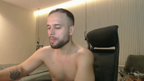 Snapshot of sandro_best chatting on 10.21.25 DeAlex online show from 10.21.25