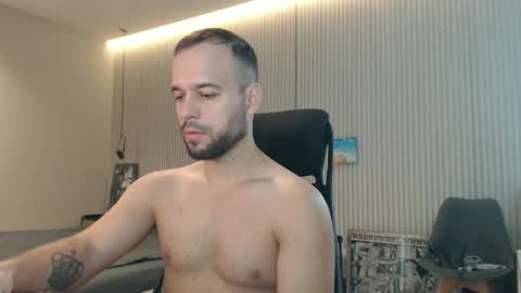 Snapshot of sandro_best chatting on 10.22.25 DeAlex online show from 10.22.25