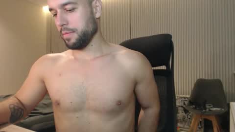 Snapshot of sandro_best chatting on 10.22.25 DeAlex online show from 10.22.25