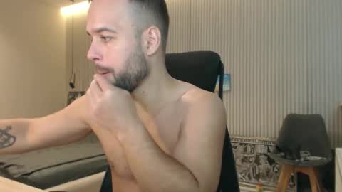 Snapshot of sandro_best chatting on 10.23.25 DeAlex online show from 10.23.25