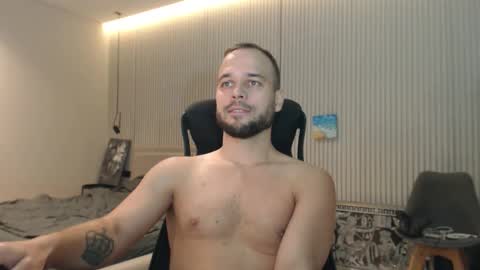 Snapshot of sandro_best chatting on 10.25.25 DeAlex online show from 10.25.25