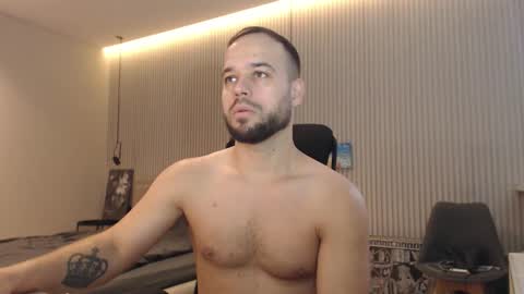 Snapshot of sandro_best chatting on 10.27.25 DeAlex online show from 10.27.25