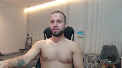 Snapshot of sandro_best chatting on 11.05.25 DeAlex online show from 11.05.25