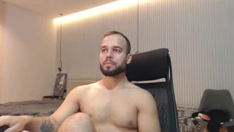 Snapshot of sandro_best chatting on 11.10.25 DeAlex online show from 11.10.25