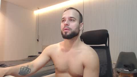 Snapshot of sandro_best chatting on 11.14.25 DeAlex online show from 11.14.25