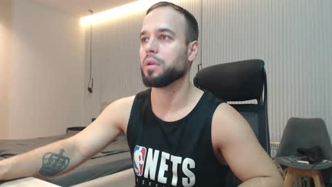 Snapshot of sandro_best chatting on 11.15.25 DeAlex online show from 11.15.25