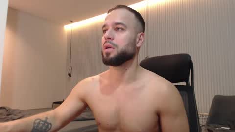 Snapshot of sandro_best chatting on 11.18.25 DeAlex online show from 11.18.25