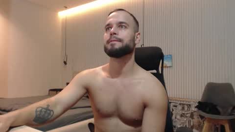 Snapshot of sandro_best chatting on 11.20.25 DeAlex online show from 11.20.25