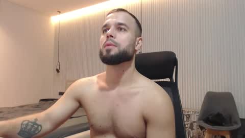 Snapshot of sandro_best chatting on 11.21.25 DeAlex online show from 11.21.25