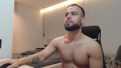 Snapshot of sandro_best chatting on 11.22.25 DeAlex online show from 11.22.25