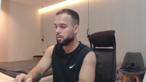 Snapshot of sandro_best chatting on 11.25.25 DeAlex online show from 11.25.25